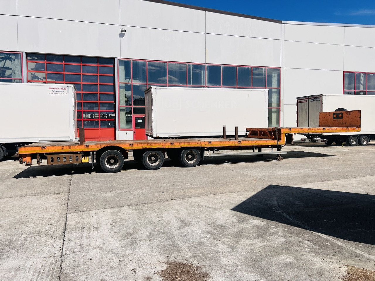 Möslein STO 3 Schwebheim 3 Achs Satteltieflader Plato 45 t GGfür Fertigteile, Baumaschinen oder Container - عربة منخفضة مسطحة نصف مقطورة: صورة 1 Möslein STO 3 Schwebheim 3 Achs Satteltieflader Plato 45 t GGfür Fertigteile, Baumaschinen oder Container - عربة منخفضة مسطحة نصف مقطورة: صورة 1