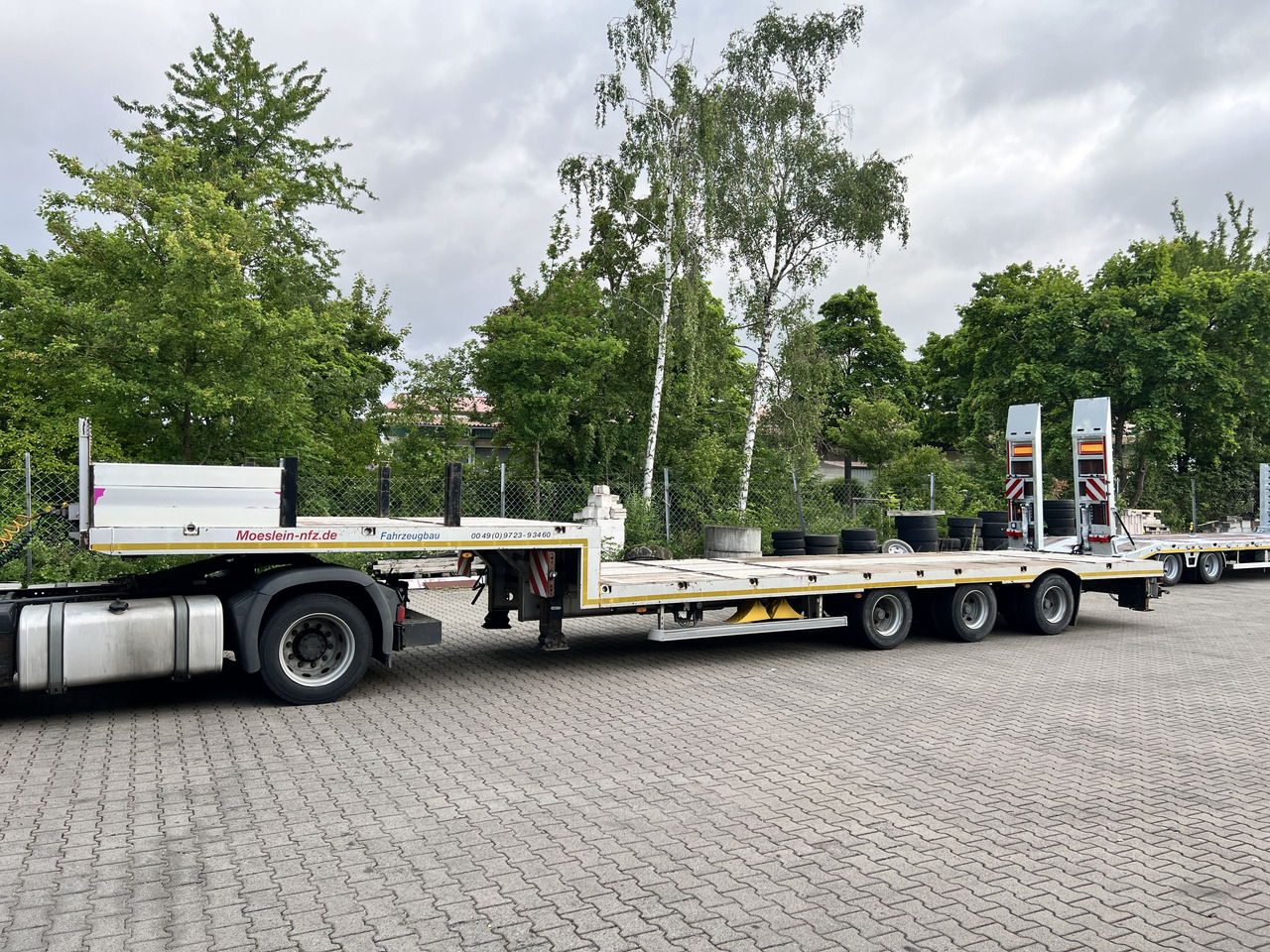 Möslein STO 3 Schwebheim 3 Achs Satteltieflader - عربة منخفضة مسطحة نصف مقطورة: صورة 1 Möslein STO 3 Schwebheim 3 Achs Satteltieflader - عربة منخفضة مسطحة نصف مقطورة: صورة 1