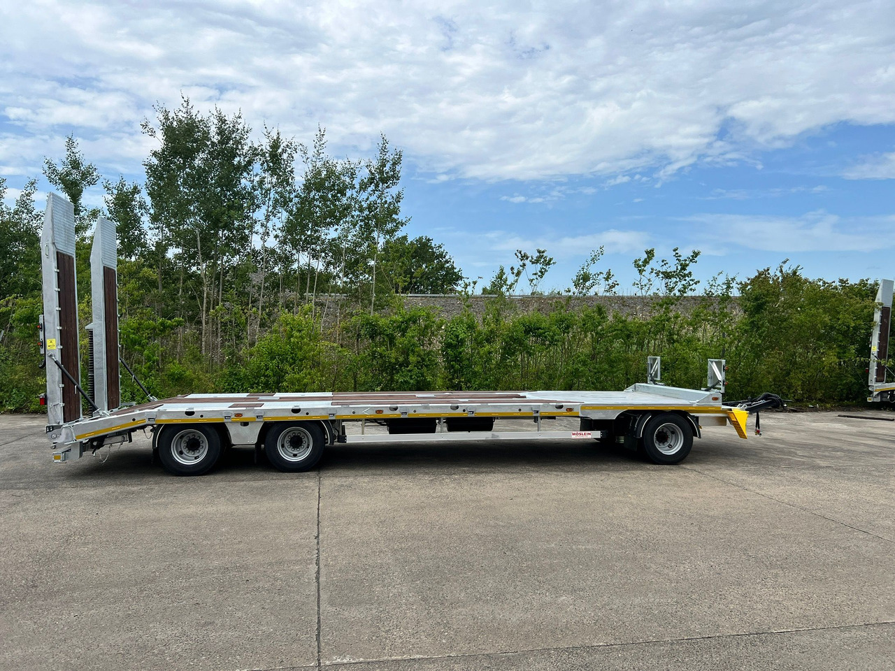 Möslein T 3-8,20 P VB H1 3 Achs Tieflader mit gerader Ladefläche 8,10 m, Neufahrzeug - مقطورة مسطحة منخفضة: صورة 1 Möslein T 3-8,20 P VB H1 3 Achs Tieflader mit gerader Ladefläche 8,10 m, Neufahrzeug - مقطورة مسطحة منخفضة: صورة 1