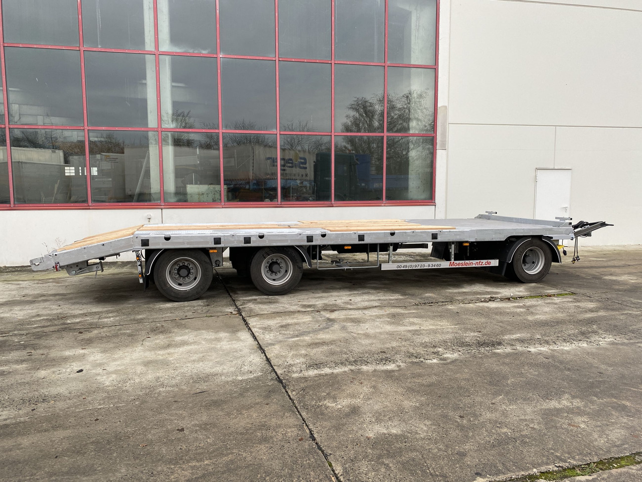 Möslein T 3-P9,2 OR 3 Achs Tieflader gerader Ladefläche 9 m, Neufahrzeug - مقطورة مسطحة منخفضة: صورة 5 Möslein T 3-P9,2 OR 3 Achs Tieflader gerader Ladefläche 9 m, Neufahrzeug - مقطورة مسطحة منخفضة: صورة 5