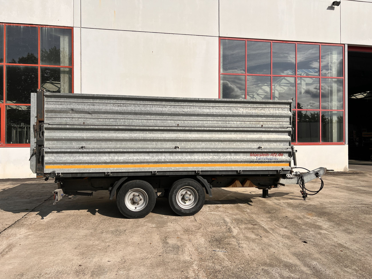 Möslein TDS 13 Schwebheim 13 t Tandemkipper- Tieflader, Aufsatzbordwände - مقطورة قلاب: صورة 3 Möslein TDS 13 Schwebheim 13 t Tandemkipper- Tieflader, Aufsatzbordwände - مقطورة قلاب: صورة 3