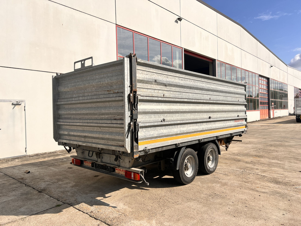 Möslein TDS 13 Schwebheim 13 t Tandemkipper- Tieflader, Aufsatzbordwände - مقطورة قلاب: صورة 2 Möslein TDS 13 Schwebheim 13 t Tandemkipper- Tieflader, Aufsatzbordwände - مقطورة قلاب: صورة 2