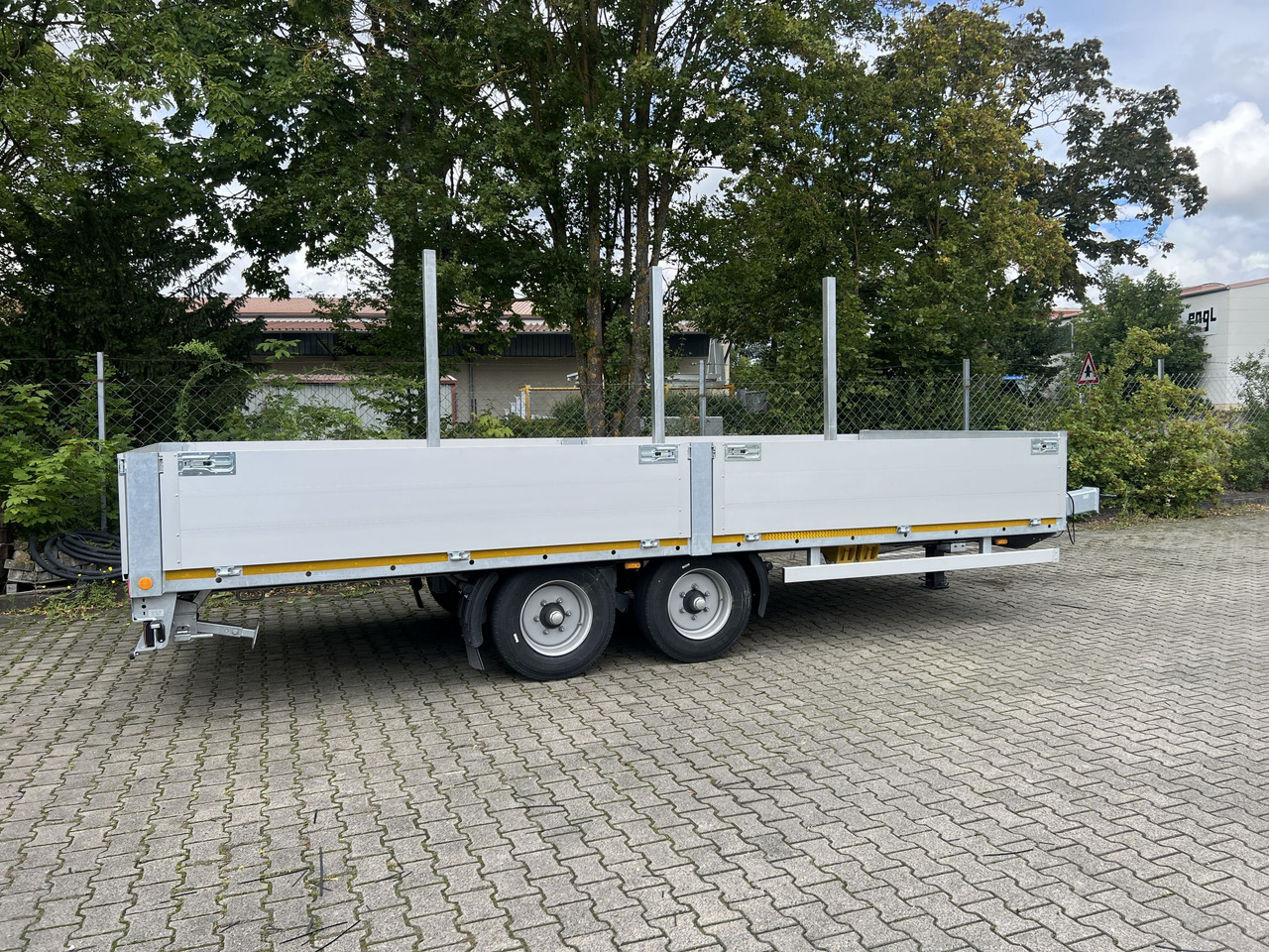 Möslein THT 11- G 6,2 Tandem Pritsche- Tieflader mit Rungentaschen - مقطورات مسطحة: صورة 4 Möslein THT 11- G 6,2 Tandem Pritsche- Tieflader mit Rungentaschen - مقطورات مسطحة: صورة 4