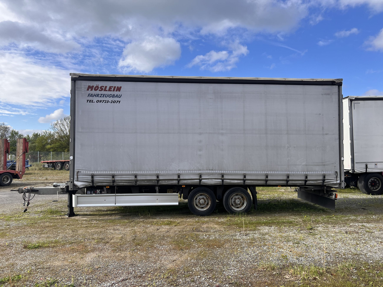 Möslein TPF 11-D Schwebheim Tandem- Planenanhänger Durchladen - مقطورة ستارة جانبية: صورة 1 Möslein TPF 11-D Schwebheim Tandem- Planenanhänger Durchladen - مقطورة ستارة جانبية: صورة 1