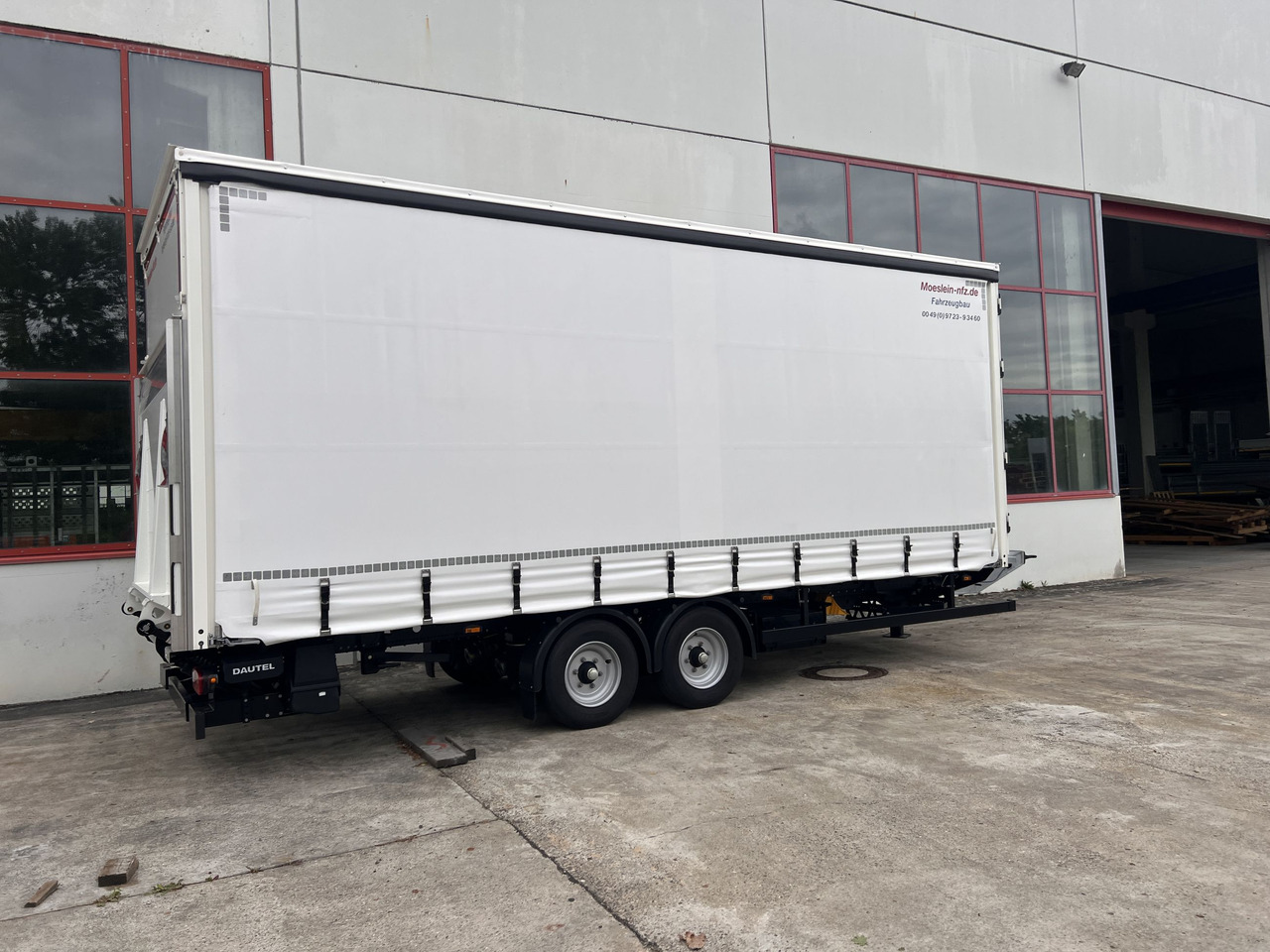 مقطورة ستارة جانبية Möslein TPS 105 D-L Planenanhänger, Ladebordwand + Durchladbar neuwertig: صورة 6 مقطورة ستارة جانبية Möslein TPS 105 D-L Planenanhänger, Ladebordwand + Durchladbar neuwertig: صورة 6