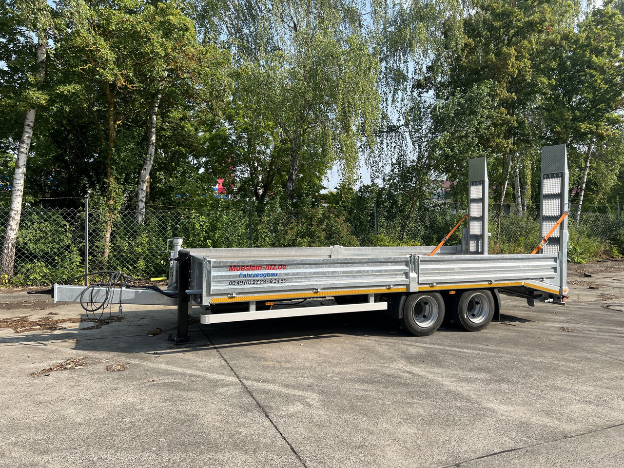 Möslein TT 14 14,4 t TandemtiefladerNeufahrzeug - مقطورة مسطحة منخفضة: صورة 1 Möslein TT 14 14,4 t TandemtiefladerNeufahrzeug - مقطورة مسطحة منخفضة: صورة 1