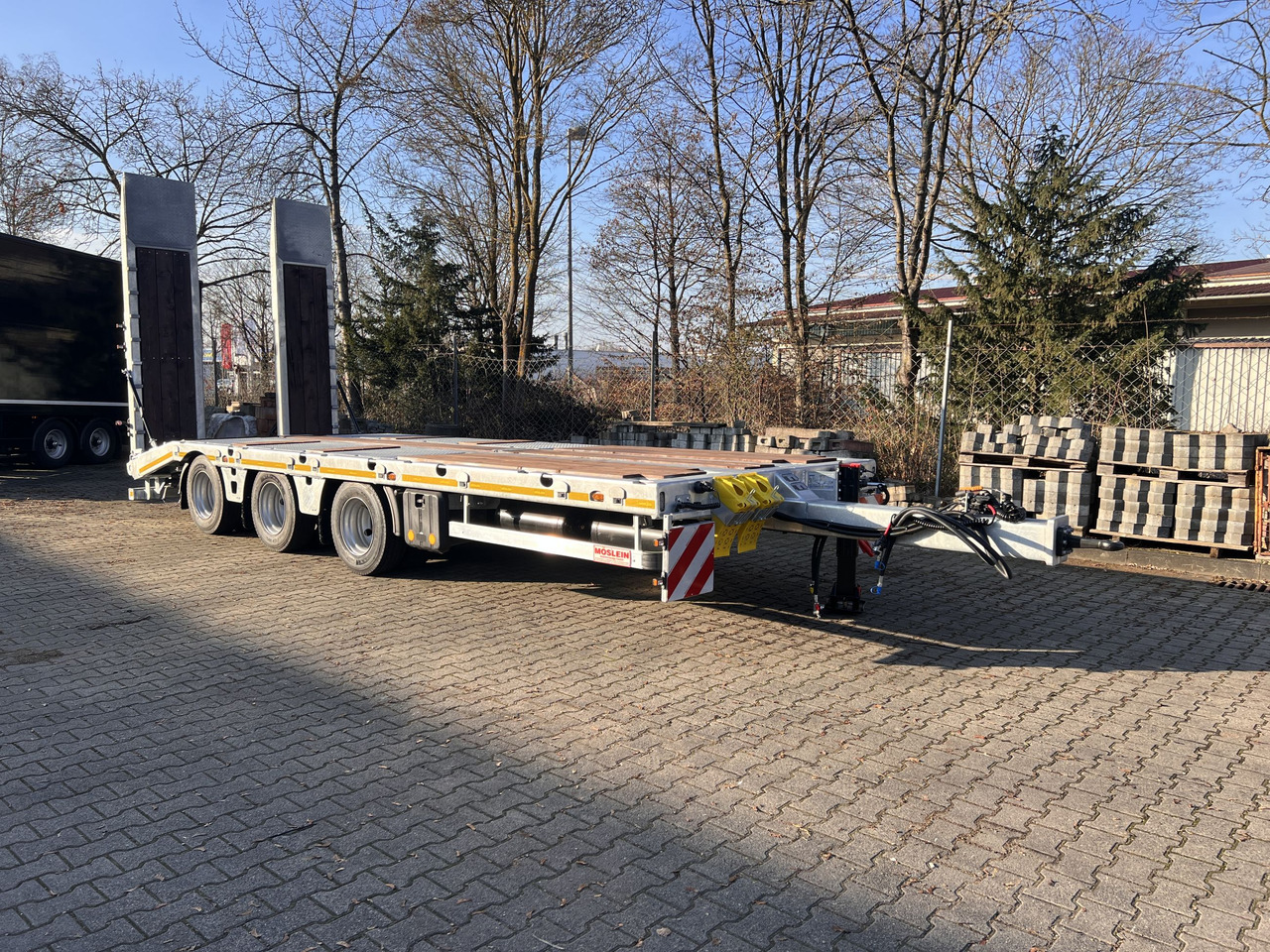 Möslein TT 34 Zugrohr Gerade 34 t GG Tridem- Tieflader 3 Achs, gelenktNeufahrzeug - مقطورة مسطحة منخفضة: صورة 5 Möslein TT 34 Zugrohr Gerade 34 t GG Tridem- Tieflader 3 Achs, gelenktNeufahrzeug - مقطورة مسطحة منخفضة: صورة 5