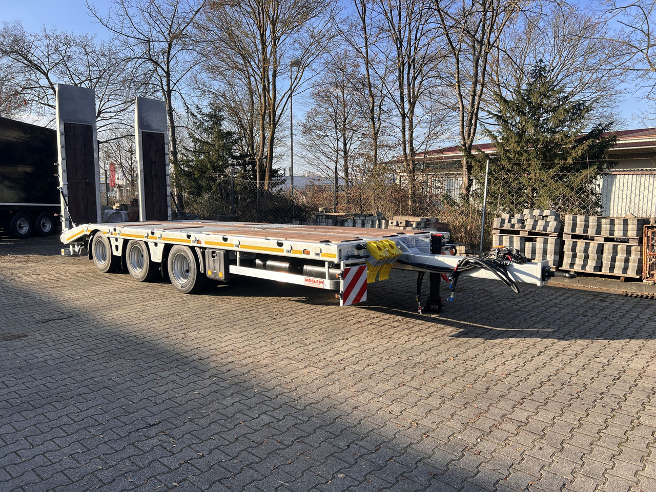 Möslein TT 34 Zugrohr Gerade 34 t GG Tridem- Tieflader 3 Achs, gelenktNeufahrzeug - مقطورة مسطحة منخفضة: صورة 3 Möslein TT 34 Zugrohr Gerade 34 t GG Tridem- Tieflader 3 Achs, gelenktNeufahrzeug - مقطورة مسطحة منخفضة: صورة 3