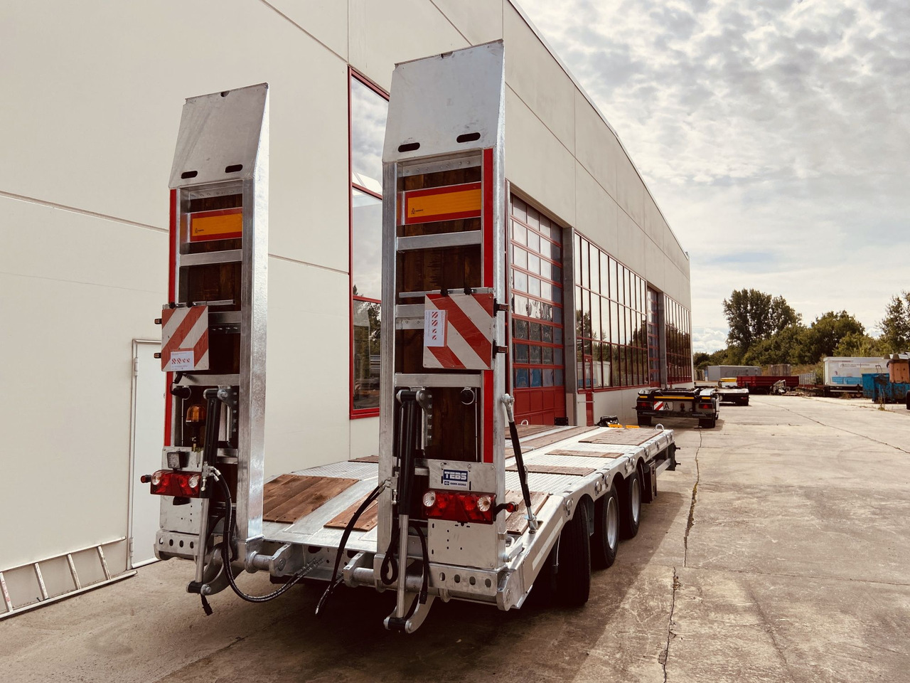 جديدة مقطورة مسطحة منخفضة لنقل المعدات الثقيلة Möslein TT 34 Zugrohr Gerade 34 t GG Tridem- Tieflader 3 Achs, gelenktNeufahrzeug: صورة 11 جديدة مقطورة مسطحة منخفضة لنقل المعدات الثقيلة Möslein TT 34 Zugrohr Gerade 34 t GG Tridem- Tieflader 3 Achs, gelenktNeufahrzeug: صورة 11