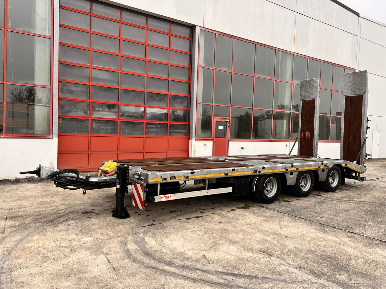 Möslein TTA33 Schwebheim 31 t Tridemtieflader gelenkt, Neuwertig - مقطورة مسطحة منخفضة: صورة 4 Möslein TTA33 Schwebheim 31 t Tridemtieflader gelenkt, Neuwertig - مقطورة مسطحة منخفضة: صورة 4