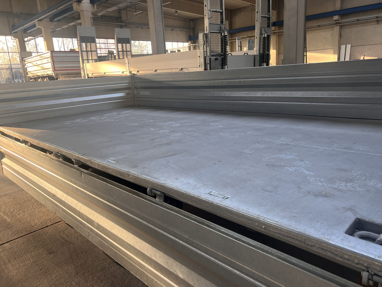 Möslein TTD 14 5,70 m 14 t Tandem- Kipper Tieflader 5,70 m lang, Breite Reifen-- Neufahrzeug -- - مقطورة قلاب: صورة 4 Möslein TTD 14 5,70 m 14 t Tandem- Kipper Tieflader 5,70 m lang, Breite Reifen-- Neufahrzeug -- - مقطورة قلاب: صورة 4