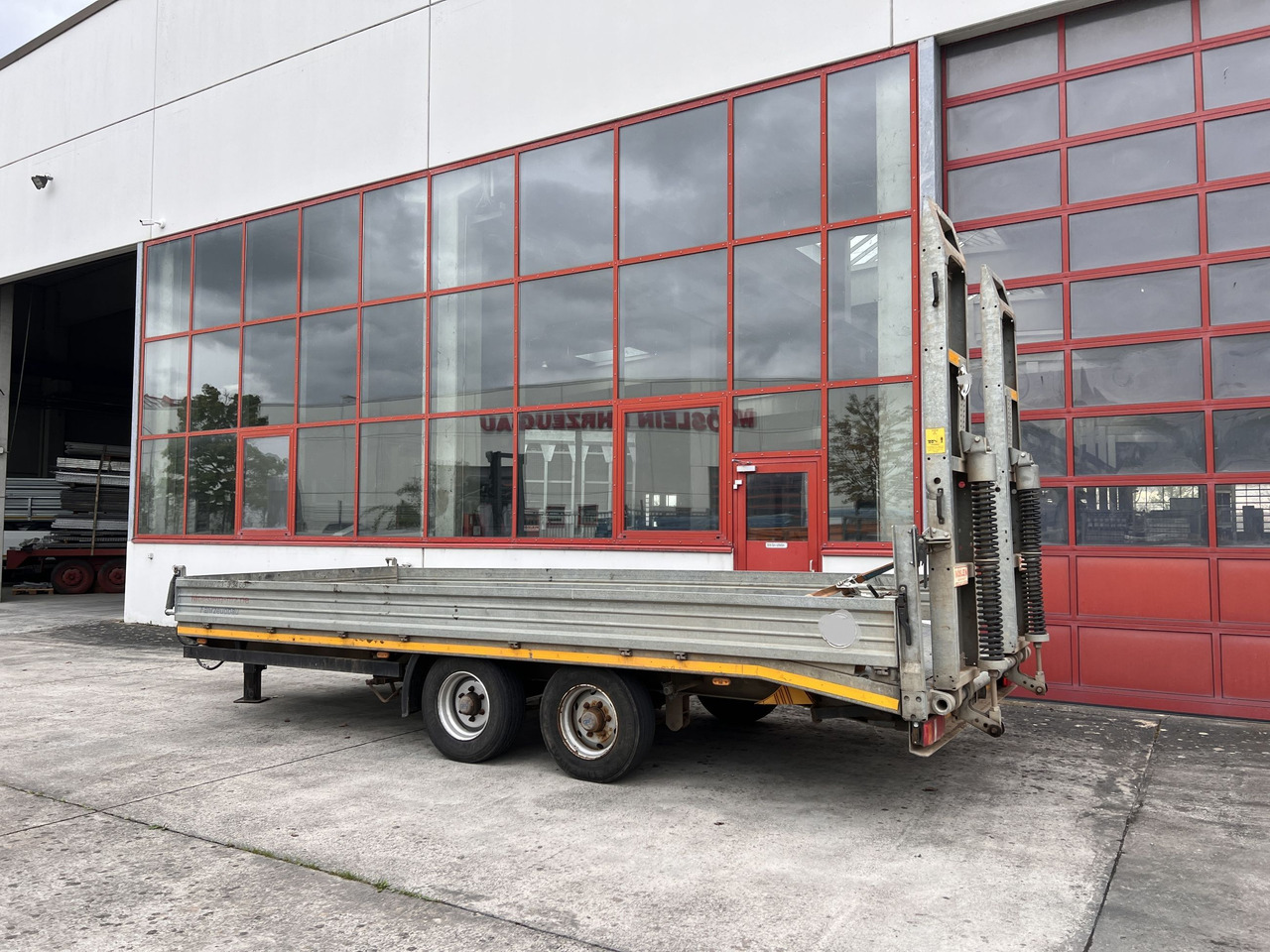 Möslein TTS 13 Schwebheim 13 t Tandemtieflader - مقطورة مسطحة منخفضة: صورة 4 Möslein TTS 13 Schwebheim 13 t Tandemtieflader - مقطورة مسطحة منخفضة: صورة 4