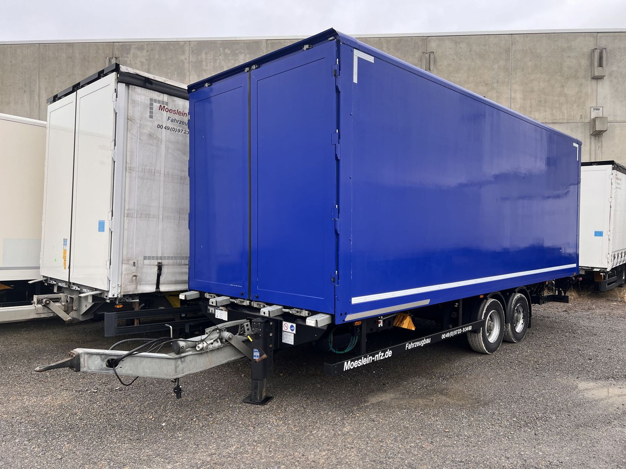 Möslein Tandem Koffer, Ladebordwand + Durchladbar, Weni - مقطورة صندوق مغلق: صورة 2 Möslein Tandem Koffer, Ladebordwand + Durchladbar, Weni - مقطورة صندوق مغلق: صورة 2