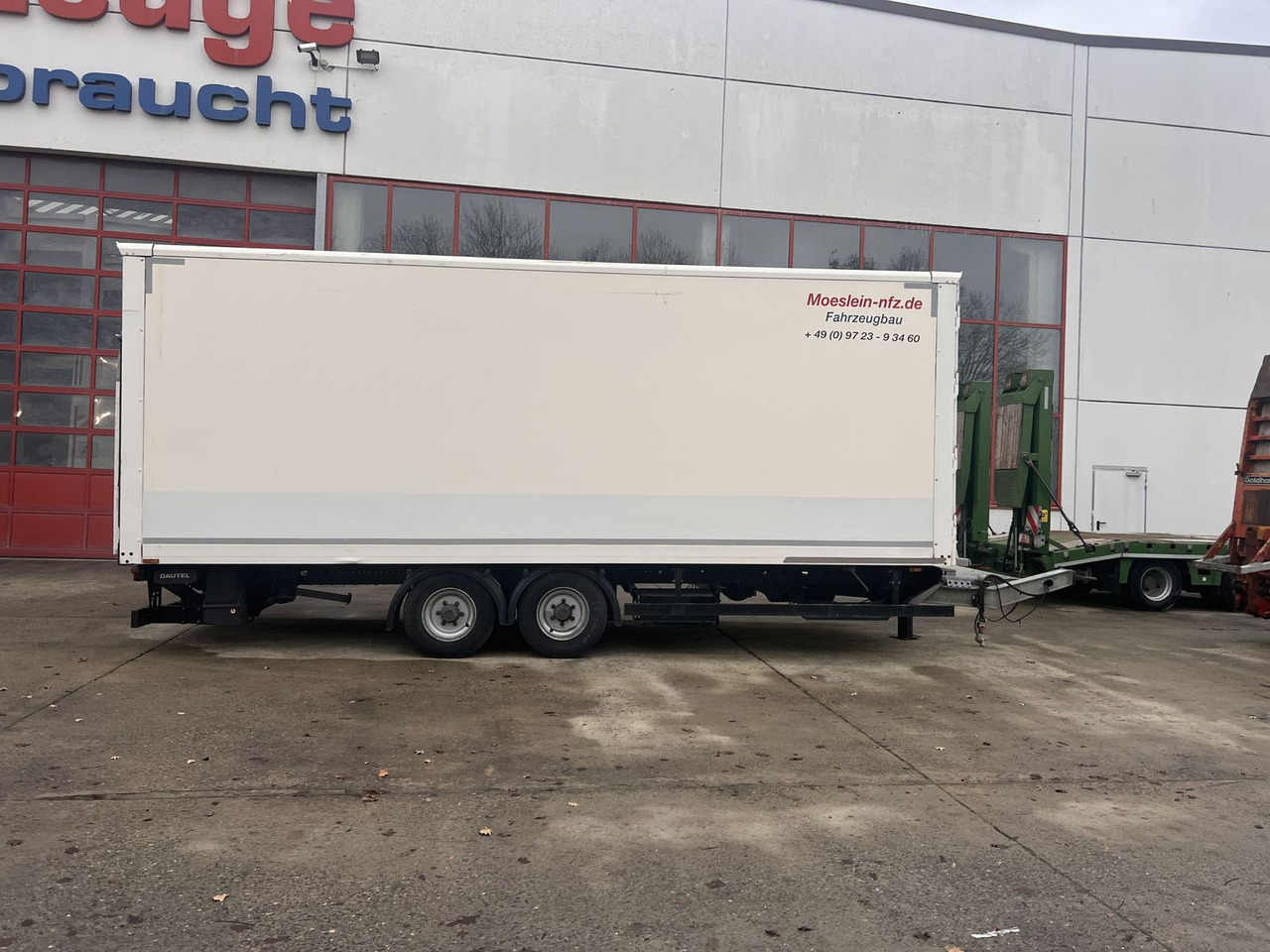 Möslein Tandem Koffer mit Ladebordwand 1,5 t + Durchlad - مقطورة صندوق مغلق: صورة 4 Möslein Tandem Koffer mit Ladebordwand 1,5 t + Durchlad - مقطورة صندوق مغلق: صورة 4