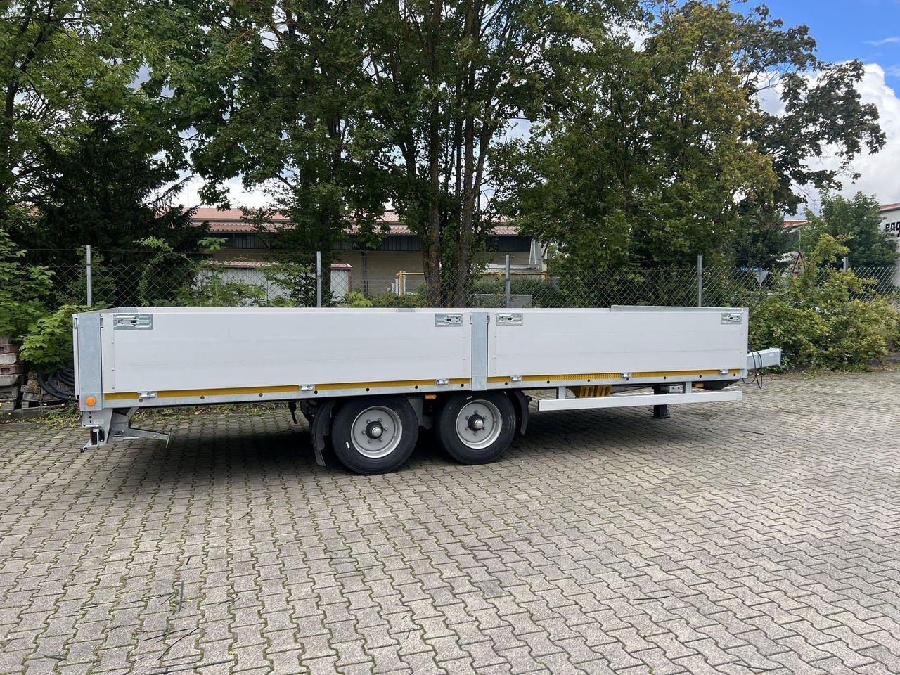 Möslein Tandem Pritsche- Tieflader mit Rungentaschen - مقطورات مسطحة: صورة 4 Möslein Tandem Pritsche- Tieflader mit Rungentaschen - مقطورات مسطحة: صورة 4