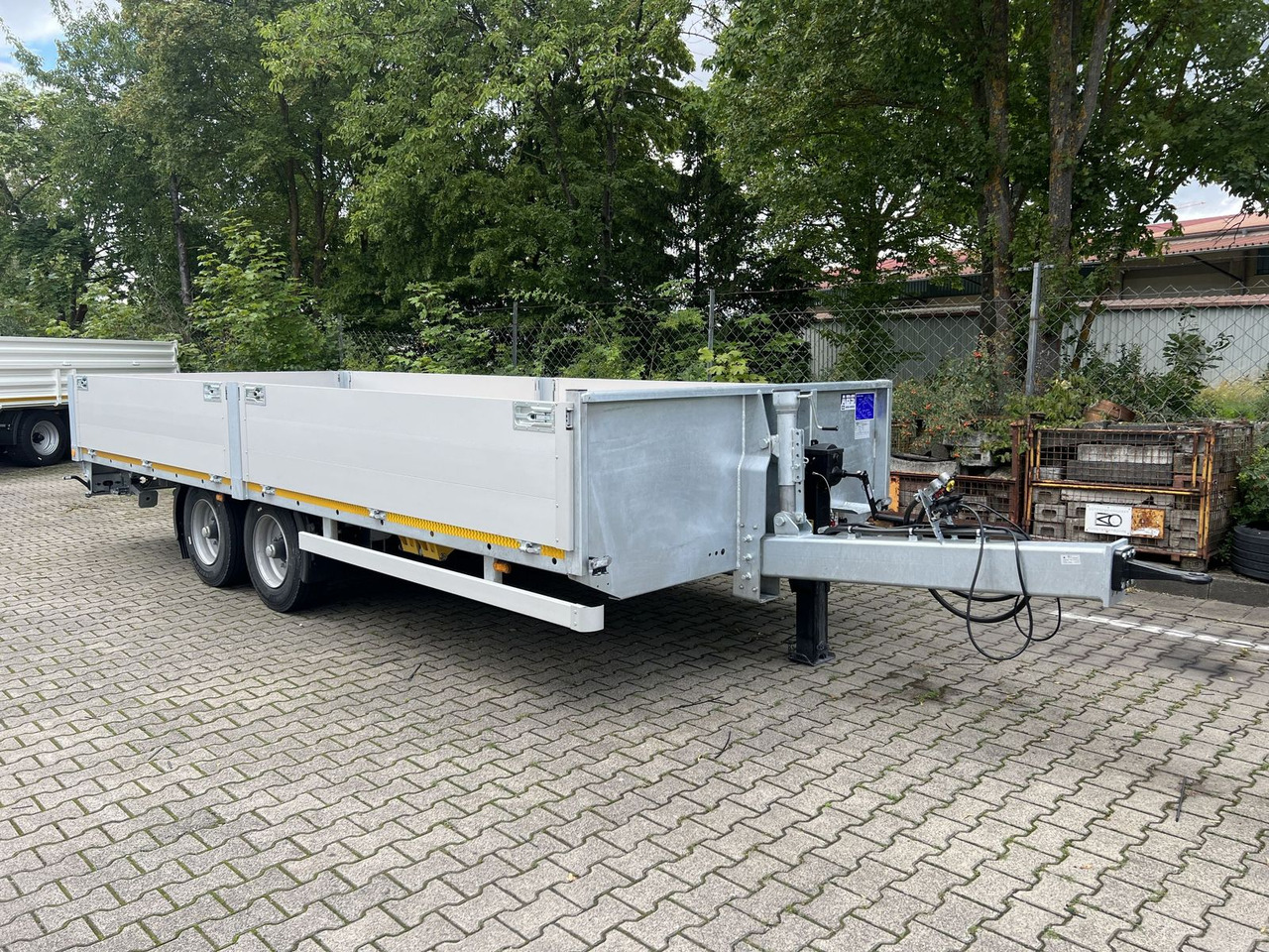 Möslein Tandem Pritsche- Tieflader mit Rungentaschen - مقطورات مسطحة: صورة 2 Möslein Tandem Pritsche- Tieflader mit Rungentaschen - مقطورات مسطحة: صورة 2