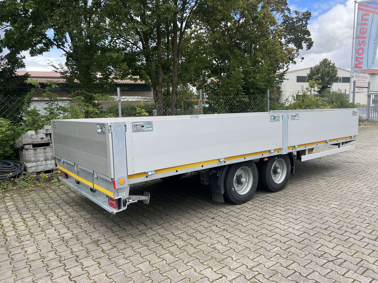 Möslein Tandem Pritsche- Tieflader mit Rungentaschen - مقطورات مسطحة: صورة 5 Möslein Tandem Pritsche- Tieflader mit Rungentaschen - مقطورات مسطحة: صورة 5