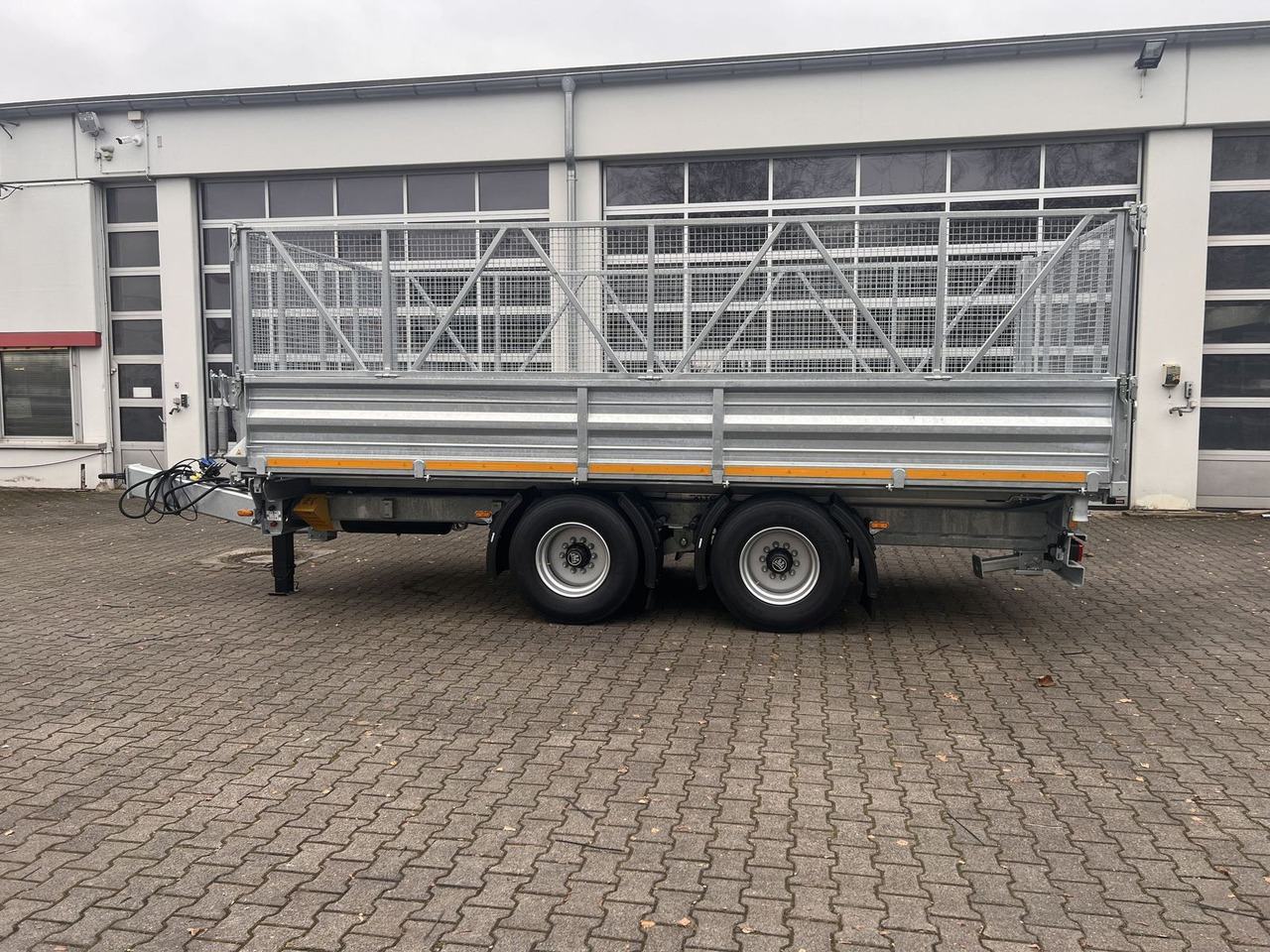 Möslein neuer 19 t Tandemkipper TiefladerGitteraufsatz - مقطورة قلاب: صورة 2 Möslein neuer 19 t Tandemkipper TiefladerGitteraufsatz - مقطورة قلاب: صورة 2