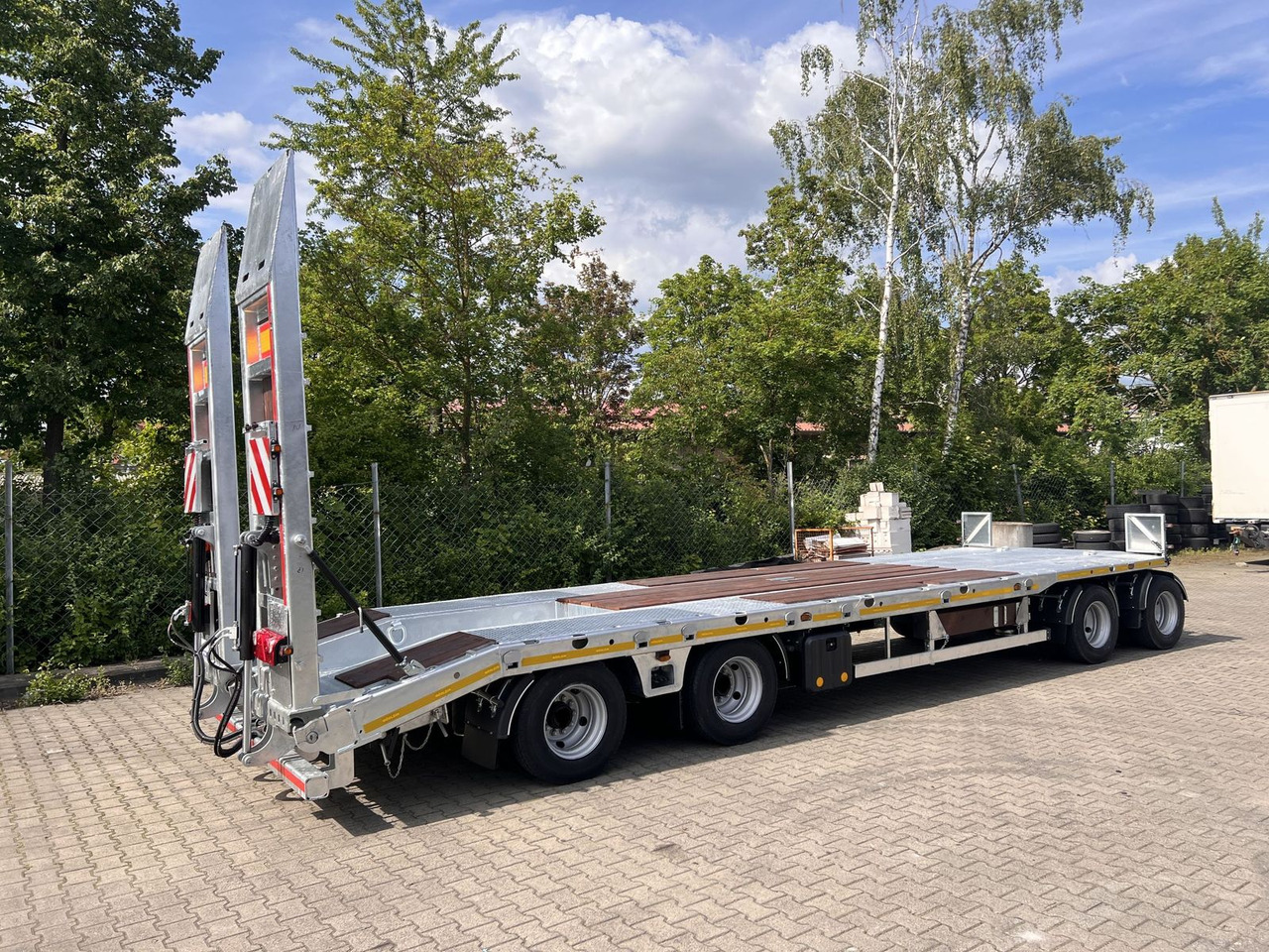 Möslein neuer 4 Achs Tieflader gerade hydraulischen Ram - مقطورة مسطحة منخفضة: صورة 4 Möslein neuer 4 Achs Tieflader gerade hydraulischen Ram - مقطورة مسطحة منخفضة: صورة 4
