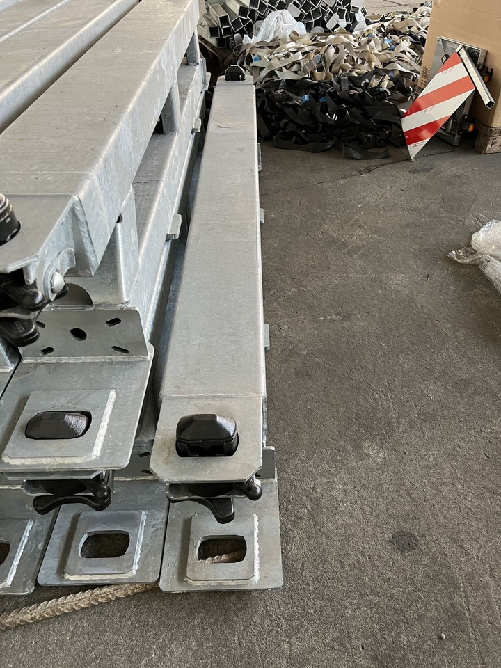 Müller Mitteltal Ausgleichsbock für Satteltieflader incl. Conatinerverschlüssen - عربة منخفضة مسطحة نصف مقطورة: صورة 3 Müller Mitteltal Ausgleichsbock für Satteltieflader incl. Conatinerverschlüssen - عربة منخفضة مسطحة نصف مقطورة: صورة 3