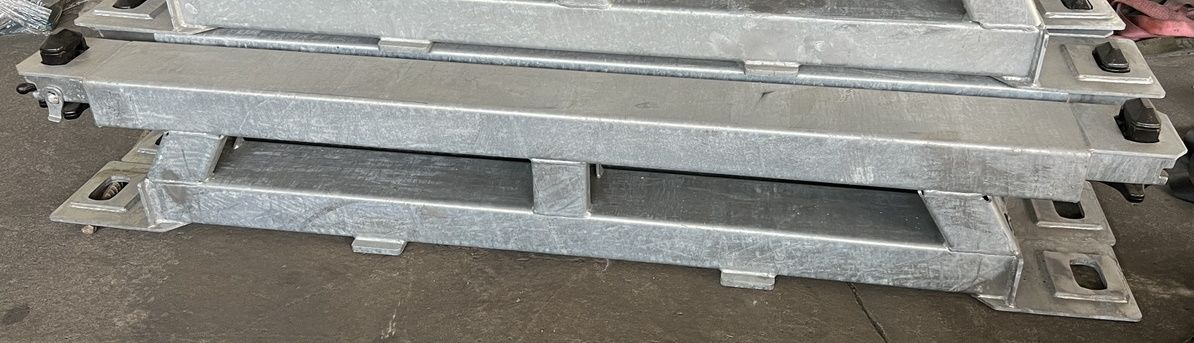 Müller Mitteltal Ausgleichsbock für Satteltieflader incl. Conatinerverschlüssen - عربة منخفضة مسطحة نصف مقطورة: صورة 1 Müller Mitteltal Ausgleichsbock für Satteltieflader incl. Conatinerverschlüssen - عربة منخفضة مسطحة نصف مقطورة: صورة 1