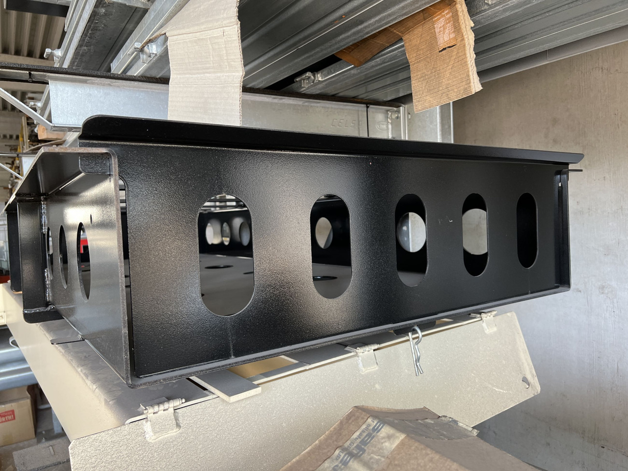 Müller Mitteltal Staufach für Alu- Rampen - عربة منخفضة مسطحة نصف مقطورة: صورة 1 Müller Mitteltal Staufach für Alu- Rampen - عربة منخفضة مسطحة نصف مقطورة: صورة 1