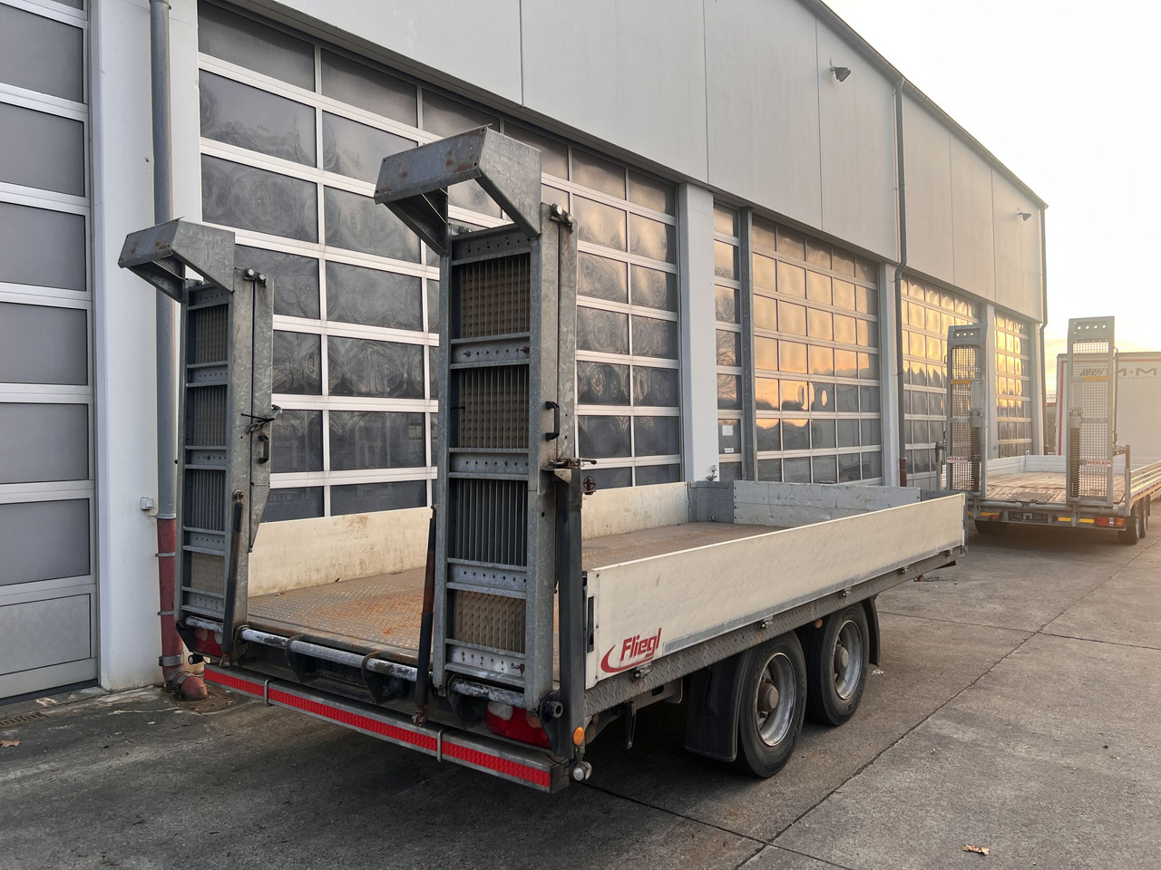 Tt Tandemtieflader - مقطورة مسطحة منخفضة: صورة 5 Tt Tandemtieflader - مقطورة مسطحة منخفضة: صورة 5