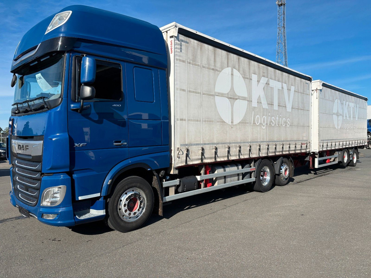 DAF SSC XF 480 Jumbozug + Anh Wecon Staplerhalterung - شاحنة ستارة: صورة 1 DAF SSC XF 480 Jumbozug + Anh Wecon Staplerhalterung - شاحنة ستارة: صورة 1