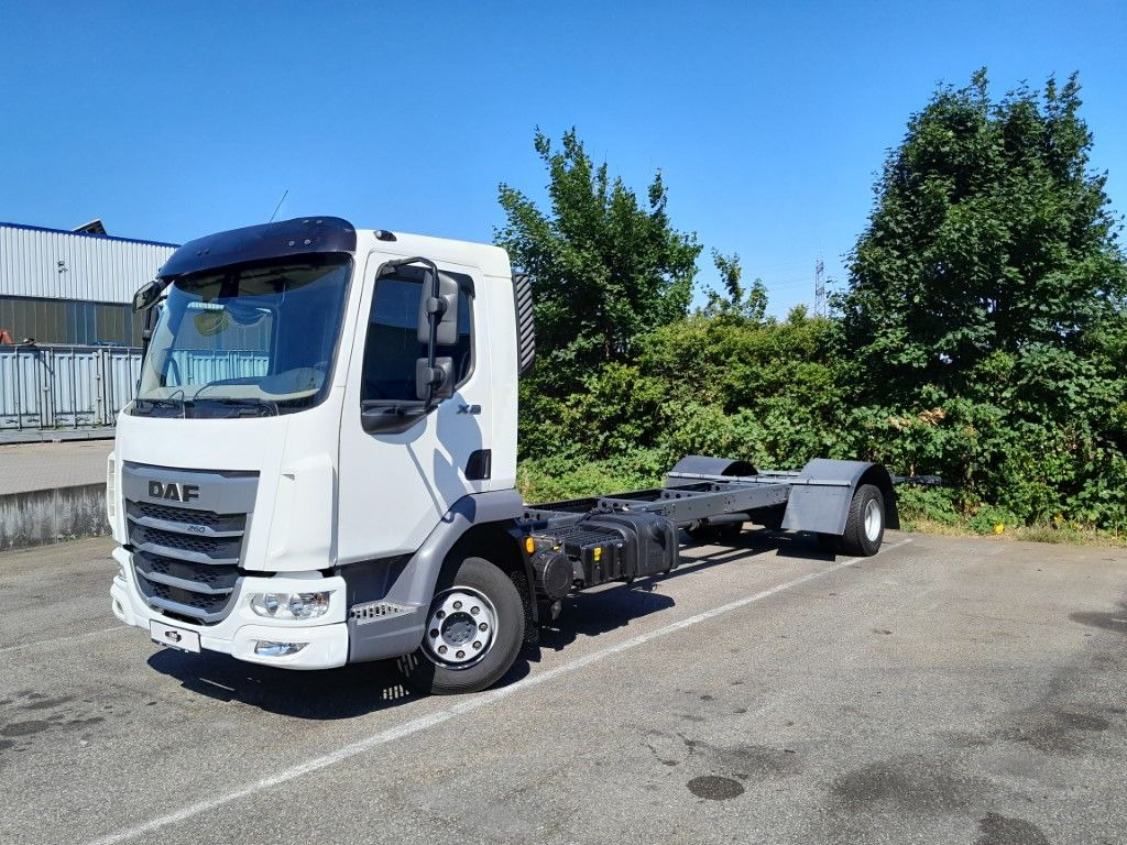 DAF FA XB 260 12t - شاحنة هيكل كابينة: صورة 1 DAF FA XB 260 12t - شاحنة هيكل كابينة: صورة 1