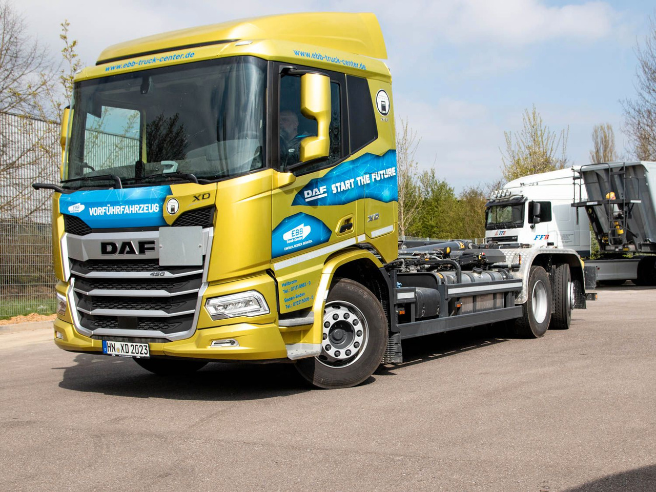 DAF FAN XD 450 SL Meiller Abrollkipper DAF FAN XD 450 SL Meiller Abrollkipper - شاحنة ذات خطاف: صورة 1 DAF FAN XD 450 SL Meiller Abrollkipper DAF FAN XD 450 SL Meiller Abrollkipper - شاحنة ذات خطاف: صورة 1