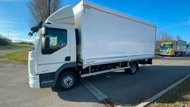 DAF LF 210 8t Pritsche-Plane LBW Tageszulassung DAF FA LF 210 08t Spier Pritsche-Plane - شاحنة ستارة: صورة 1 DAF LF 210 8t Pritsche-Plane LBW Tageszulassung DAF FA LF 210 08t Spier Pritsche-Plane - شاحنة ستارة: صورة 1