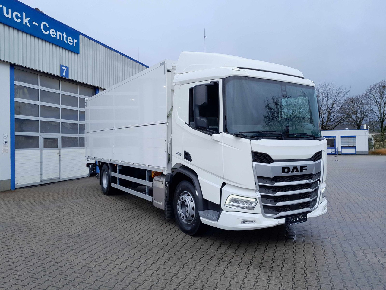 DAF XD 370 Fahrgestell DAF XD 370 Fa Swing-Board-Aufbau - شاحنة هيكل كابينة: صورة 1 DAF XD 370 Fahrgestell DAF XD 370 Fa Swing-Board-Aufbau - شاحنة هيكل كابينة: صورة 1