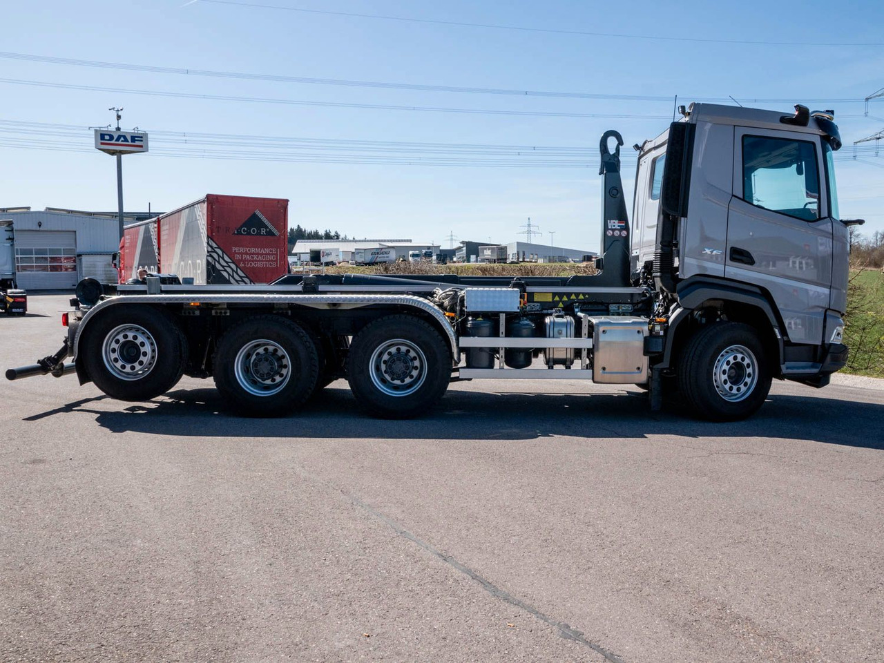 DAF XF 530 FAW mit VDL Abrollkipper DAF XF 530 FAW mit VDL Abrollkipper - شاحنة ذات خطاف: صورة 4 DAF XF 530 FAW mit VDL Abrollkipper DAF XF 530 FAW mit VDL Abrollkipper - شاحنة ذات خطاف: صورة 4