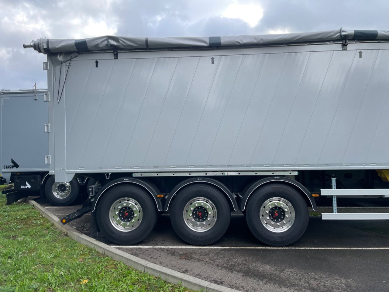 Wielton Bulk Master 51 cbm 3-Achs Alukipper Wielton Bulk Master 51 cbm 3-Achs Alukipper - قلابة نصف مقطورة نصف مقطورة قلابة: صورة 4 Wielton Bulk Master 51 cbm 3-Achs Alukipper Wielton Bulk Master 51 cbm 3-Achs Alukipper - قلابة نصف مقطورة نصف مقطورة قلابة: صورة 4