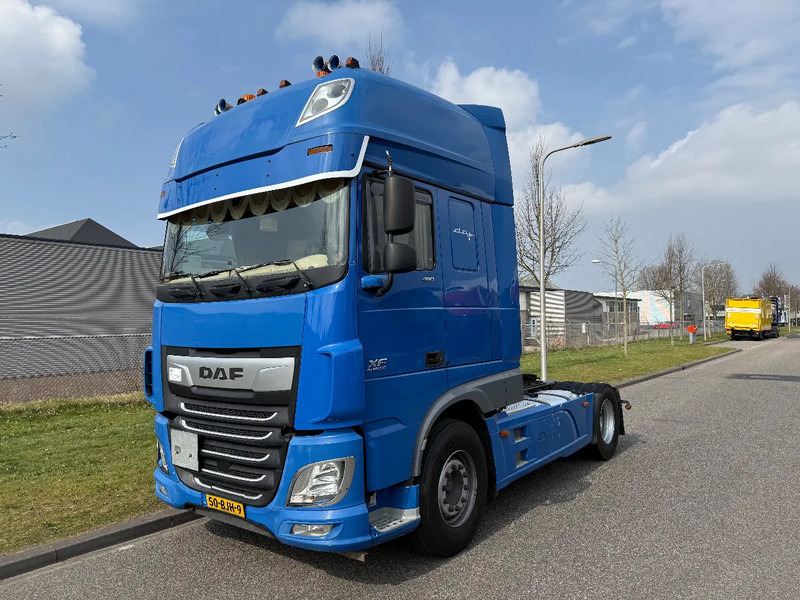 DAF XF 460 showtruck 4-2017 SSC 460 XF - وحدة جر: صورة 1 DAF XF 460 showtruck 4-2017 SSC 460 XF - وحدة جر: صورة 1