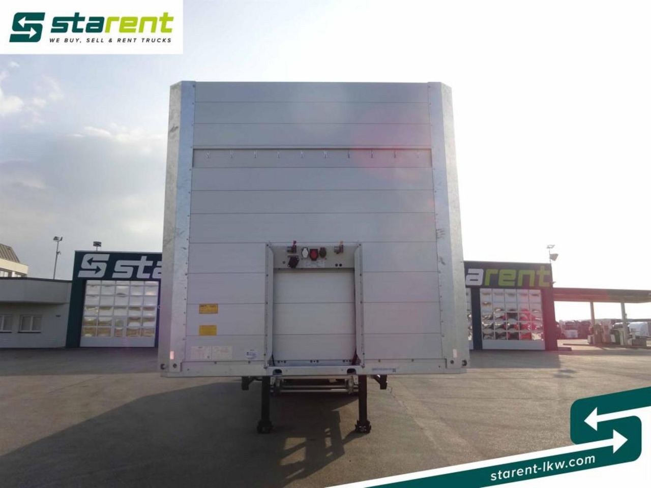 Schmitz Baustofftrailer Liftachse Rungen 80cm Bordwände - نصف مقطورة مسطحة: صورة 2 Schmitz Baustofftrailer Liftachse Rungen 80cm Bordwände - نصف مقطورة مسطحة: صورة 2