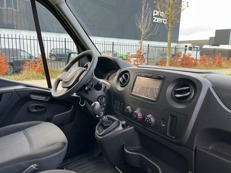 Interior photo 2: فان المدمجة Renault Master 130.33 L2H2 2.3dci