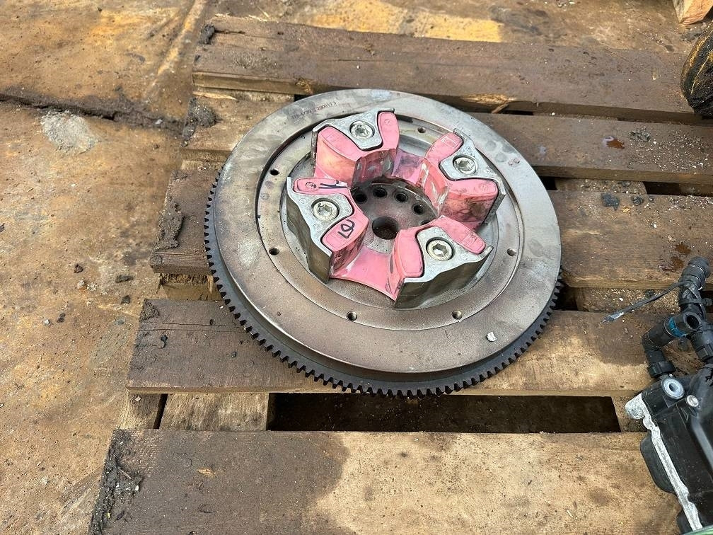 CAT 323 c7.1acert flywheel 378-4739 2009173 - محرك - آلات البناء: صورة 1 CAT 323 c7.1acert flywheel 378-4739 2009173 - محرك - آلات البناء: صورة 1