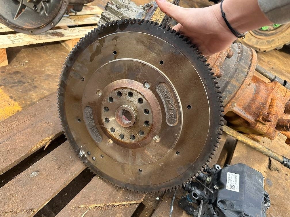 CAT 323 c7.1acert flywheel 378-4739 2009173 - محرك - آلات البناء: صورة 3 CAT 323 c7.1acert flywheel 378-4739 2009173 - محرك - آلات البناء: صورة 3