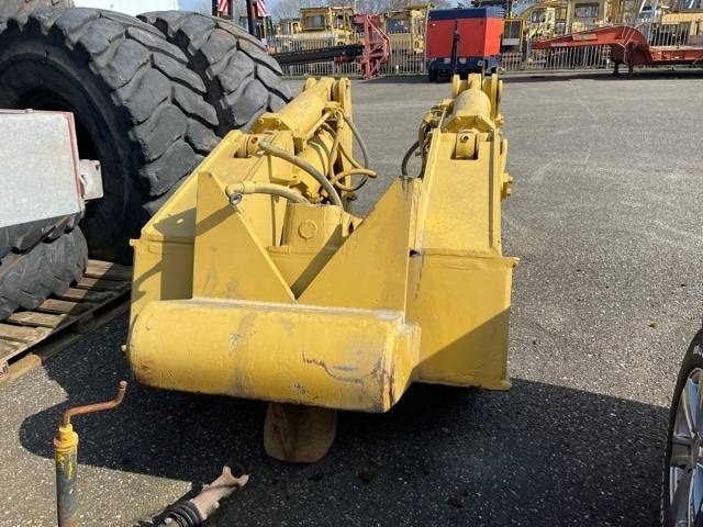 CAT D 8 R Ripper - ريبر - آلات البناء: صورة 2 CAT D 8 R Ripper - ريبر - آلات البناء: صورة 2