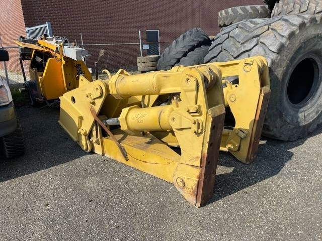 CAT D 8 R Ripper - ريبر - آلات البناء: صورة 1 CAT D 8 R Ripper - ريبر - آلات البناء: صورة 1