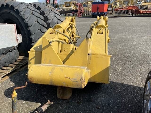 CAT D 8 R Ripper - ريبر - آلات البناء: صورة 2 CAT D 8 R Ripper - ريبر - آلات البناء: صورة 2