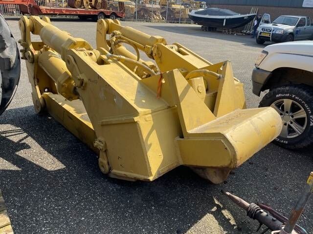 CAT D 8 R Ripper - ريبر - آلات البناء: صورة 3 CAT D 8 R Ripper - ريبر - آلات البناء: صورة 3