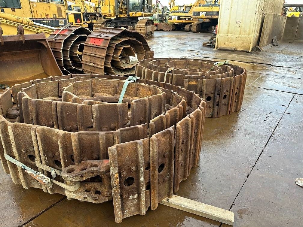 Hitachi ZX 870 tracks - مسارات - آلات البناء: صورة 1 Hitachi ZX 870 tracks - مسارات - آلات البناء: صورة 1
