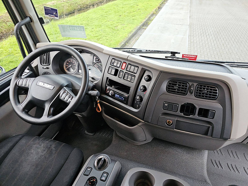 Interior photo 1: شاحنة مقفلة DAF LF 290 11.9T BOX: 7.8M LIFT Interior photo 1: شاحنة مقفلة DAF LF 290 11.9T BOX: 7.8M LIFT