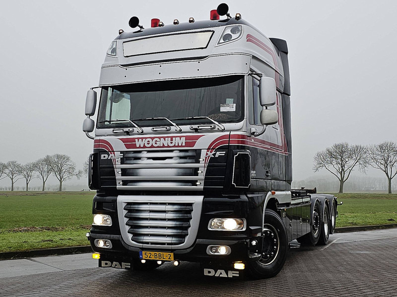 DAF XF 105.460 8X2 FAK SPECIAL ED. - شاحنة ذات خطاف: صورة 1 DAF XF 105.460 8X2 FAK SPECIAL ED. - شاحنة ذات خطاف: صورة 1