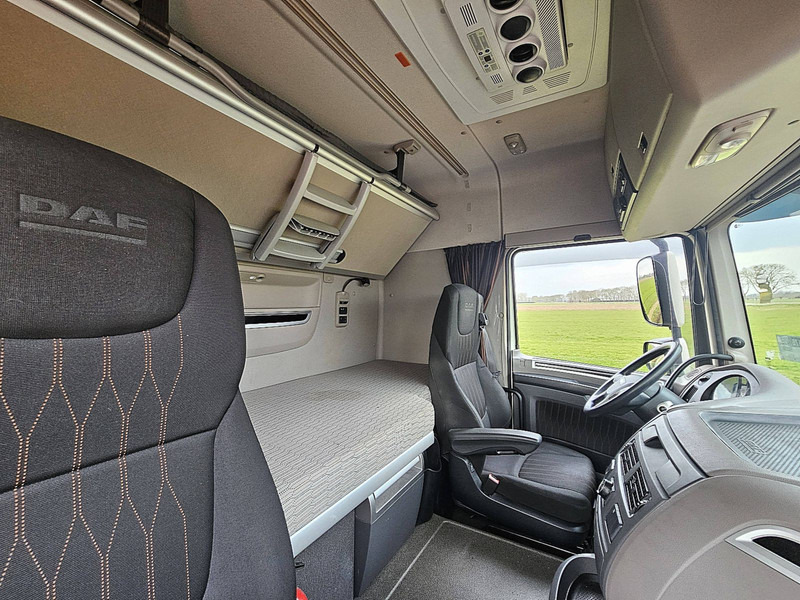 Interior photo 2: وحدة جر DAF XF 480 SPACECAB INTARDER
