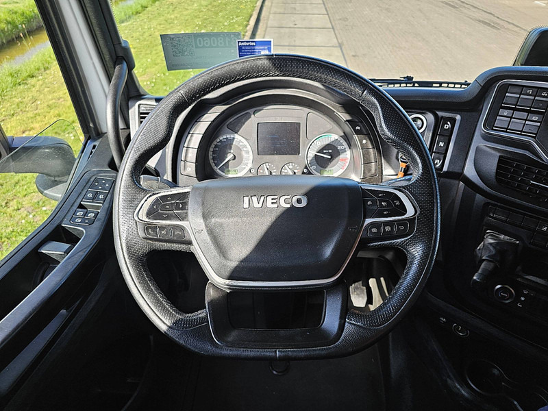 Interior photo 2: شاحنات الحاويات / جسم علوي قابل للتغيير شاحنة Iveco S-WAY AS260S46 LNG INT. STEERAXLE