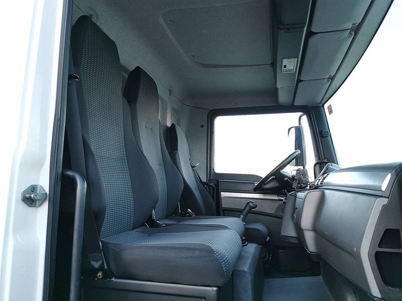 Interior photo 1: MAN E FULL ELECTRIC 20kW 150km range MAN E FULL ELECTRIC 20kW 150km range