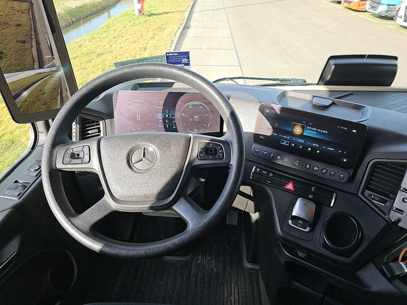 Interior photo 1: وحدة جر Mercedes-Benz ACTROS 1842 LS MP5 GIGASPACE